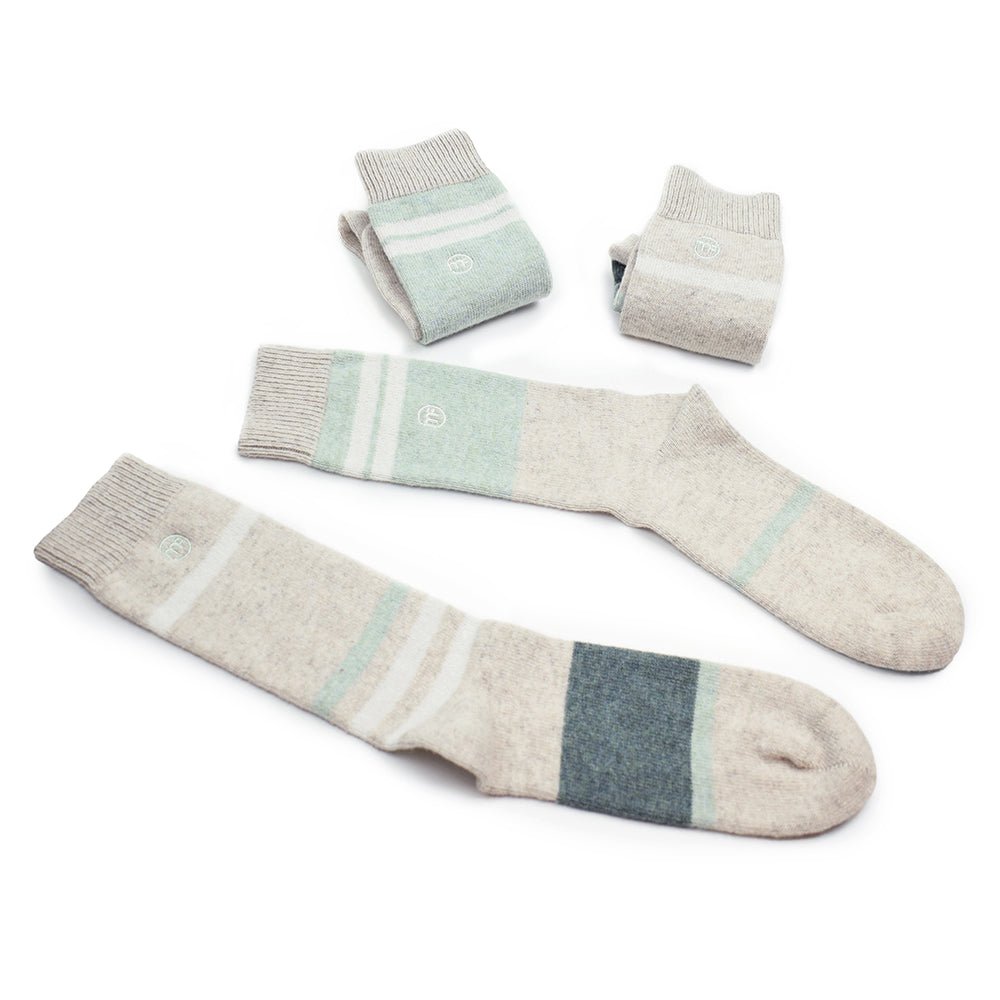 varma-ullsockar-minfot-strand-beige-gröna
